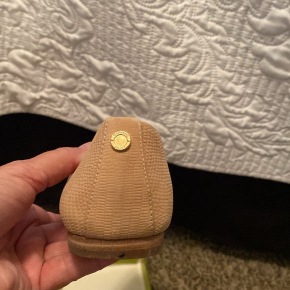 Tan flat - Picture 3 of 5